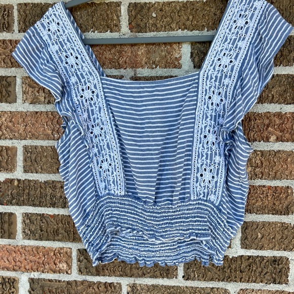 American Eagle Blue Striped Eyelet Blouse Cropped Lace Detail Size Medium - Picture 5 of 6